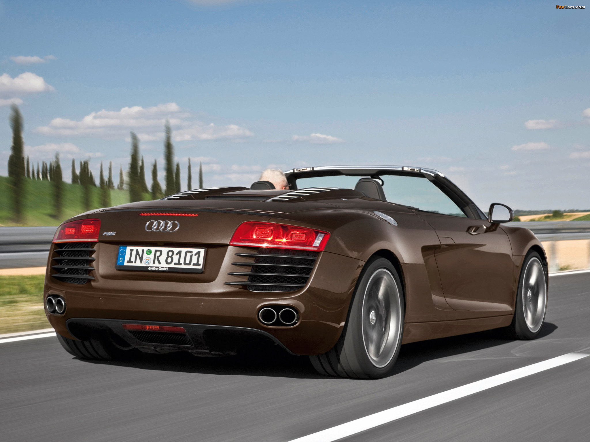 Audi R8 Spyder 2010–12 wallpapers (2048 x 1536)