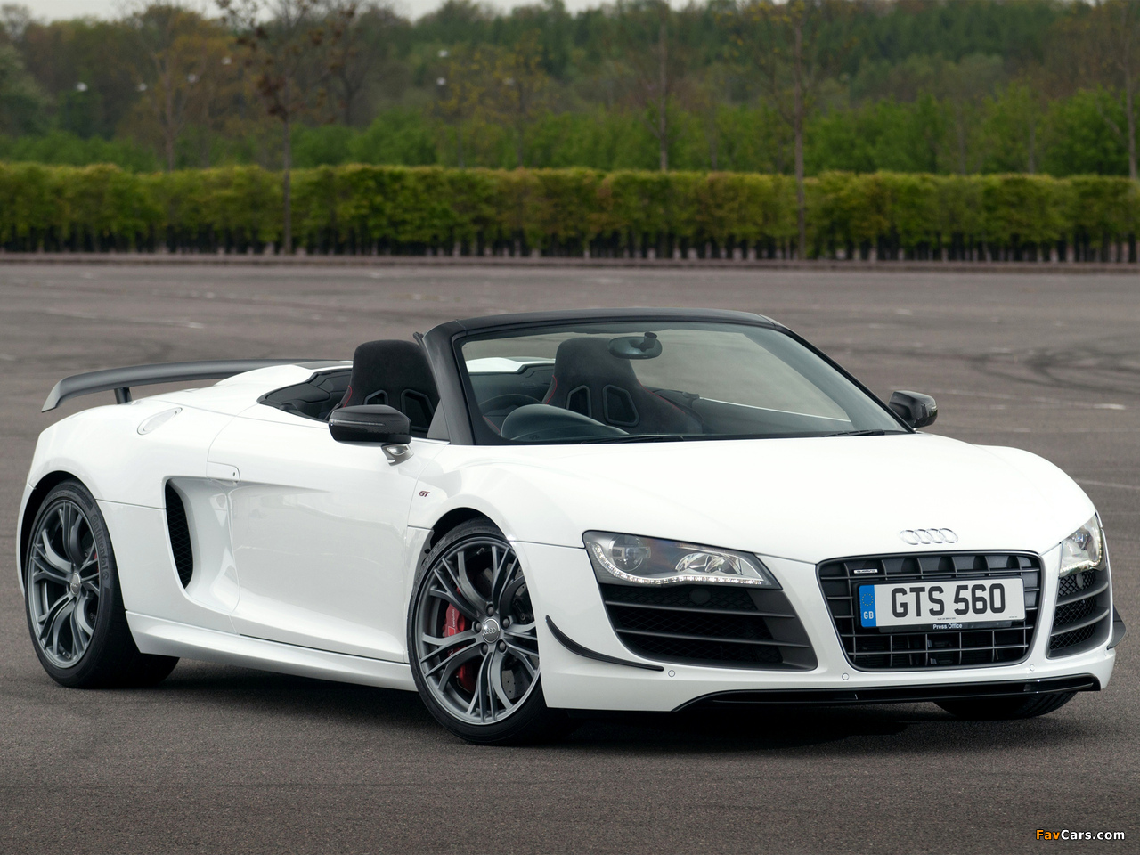 Audi R8 GT Spyder UK-spec 2011–12 wallpapers (1280 x 960)