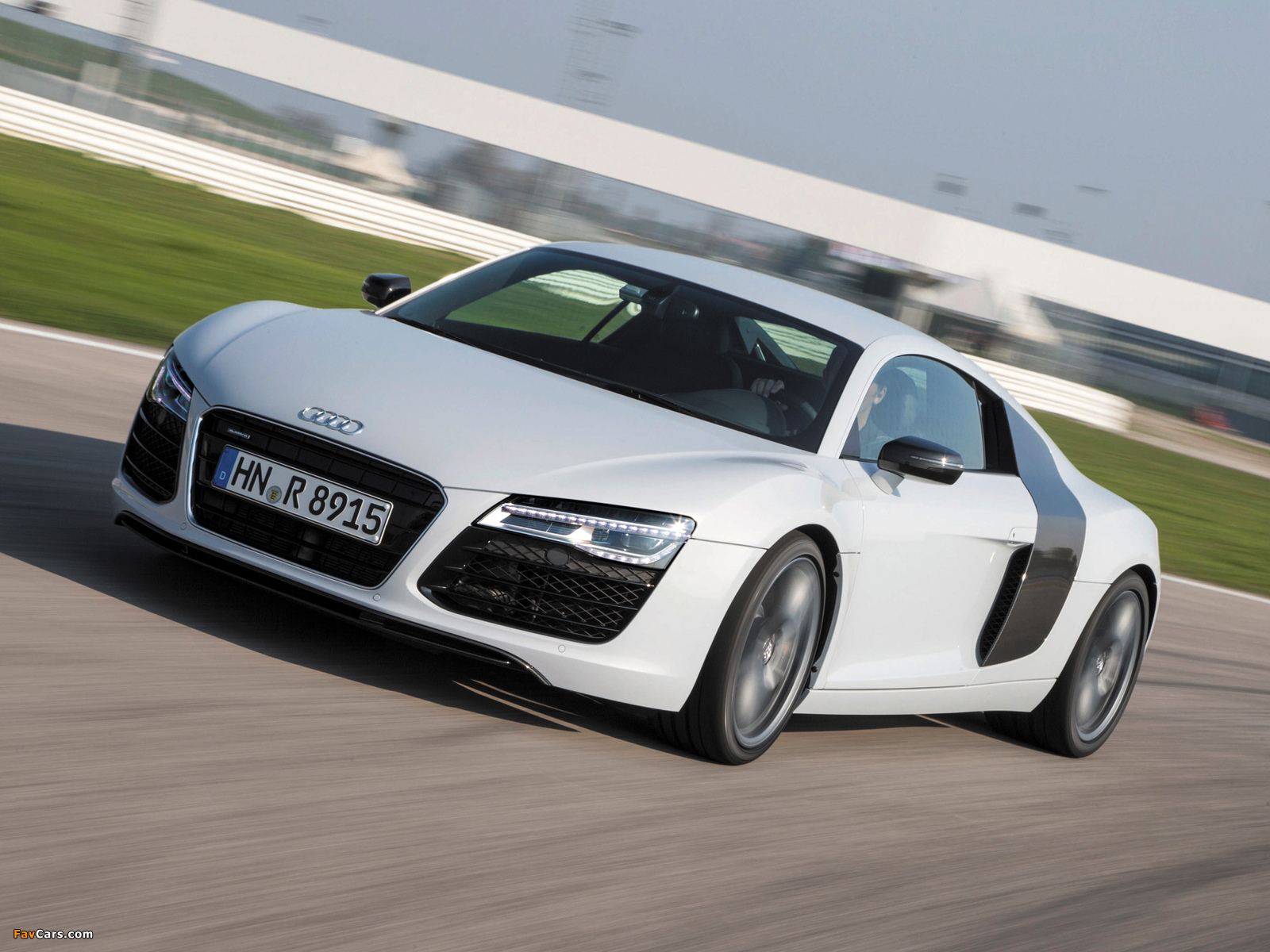 Audi R8 2012 wallpapers (1600 x 1200)