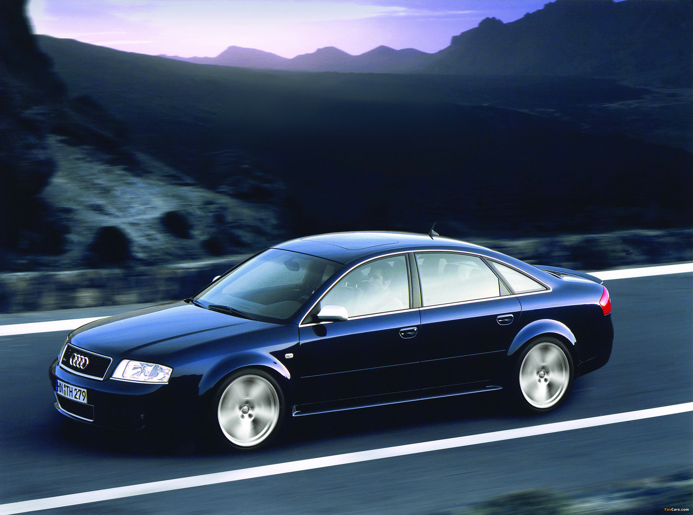 Images of Audi RS 6 Sedan (4B,C5) 2002–04 (2846 x 2114)