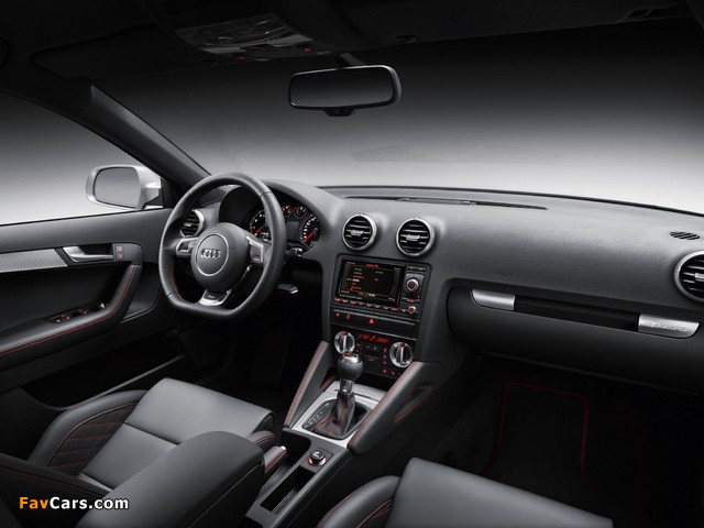 Audi RS3 Sportback (8PA) 2010 images (640 x 480)