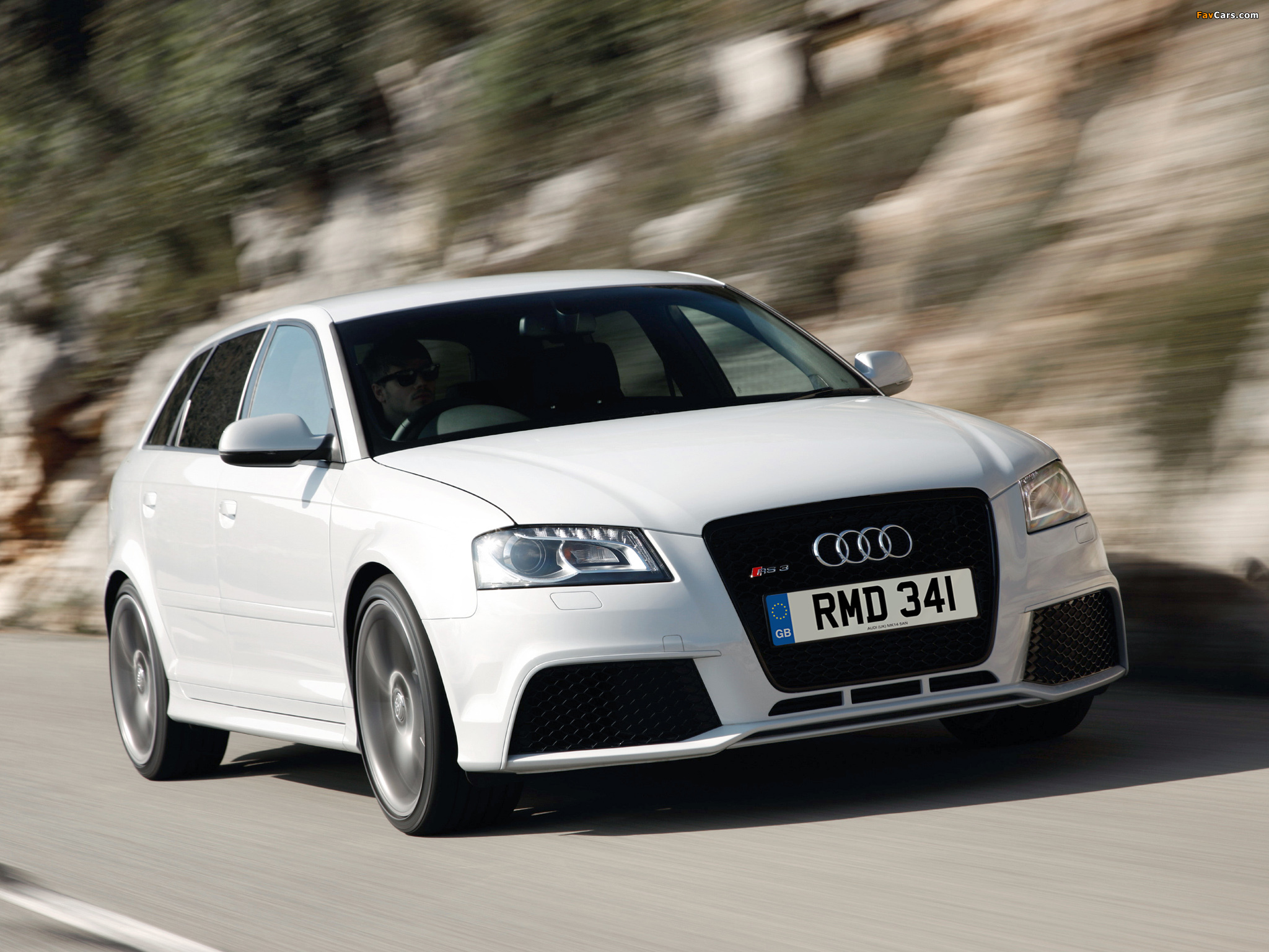 Pictures of Audi RS3 Sportback UK-spec (8PA) 2010 (2048 x 1536)