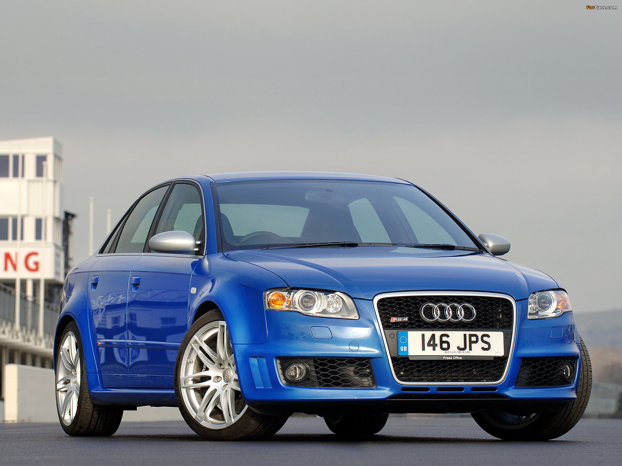 Audi RS4 Sedan UK-spec (B7,8E) 2005–07 pictures (2048 x 1536)