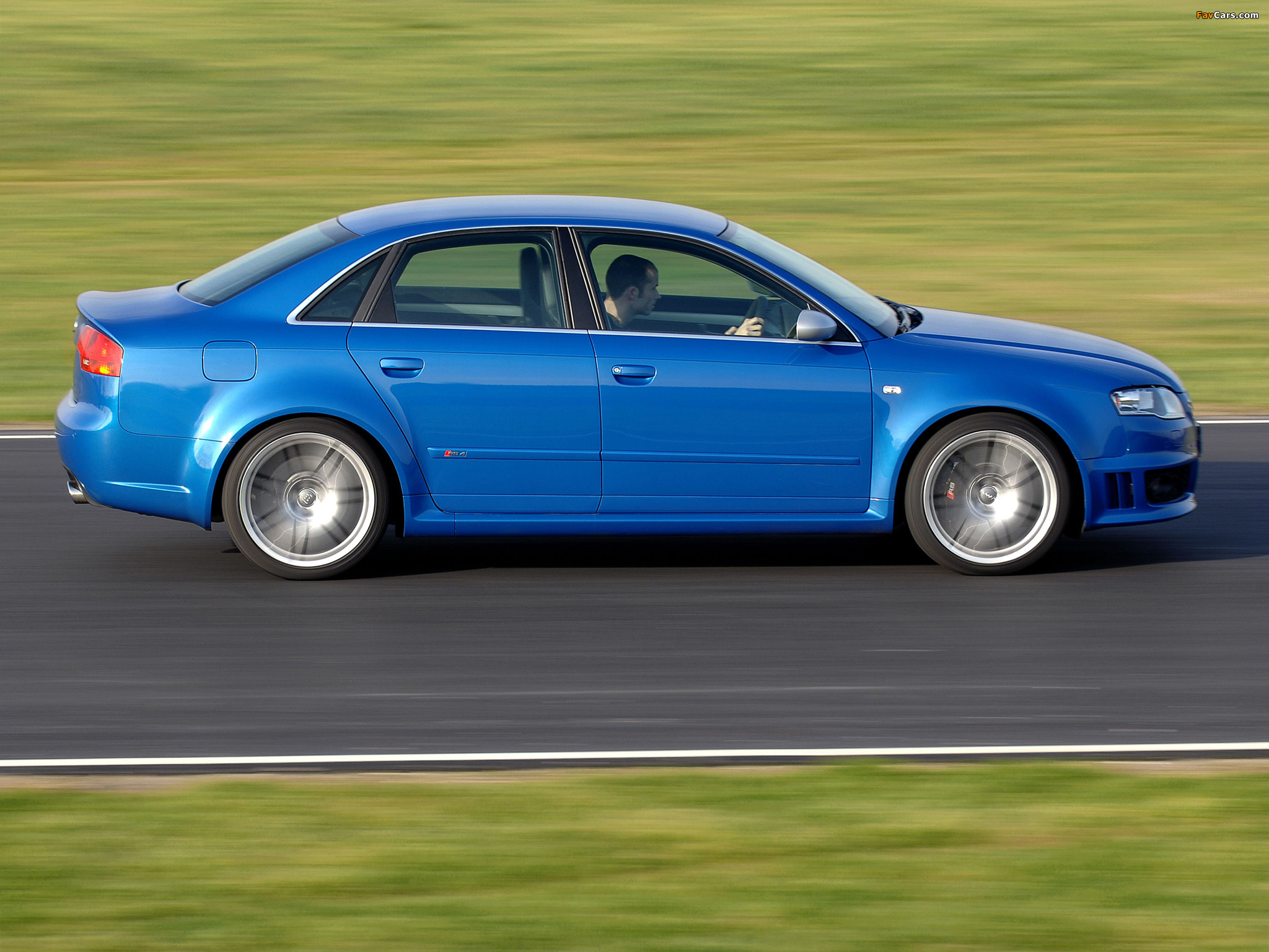 Photos of Audi RS4 Sedan UK-spec (B7,8E) 2005–07 (2048 x 1536)