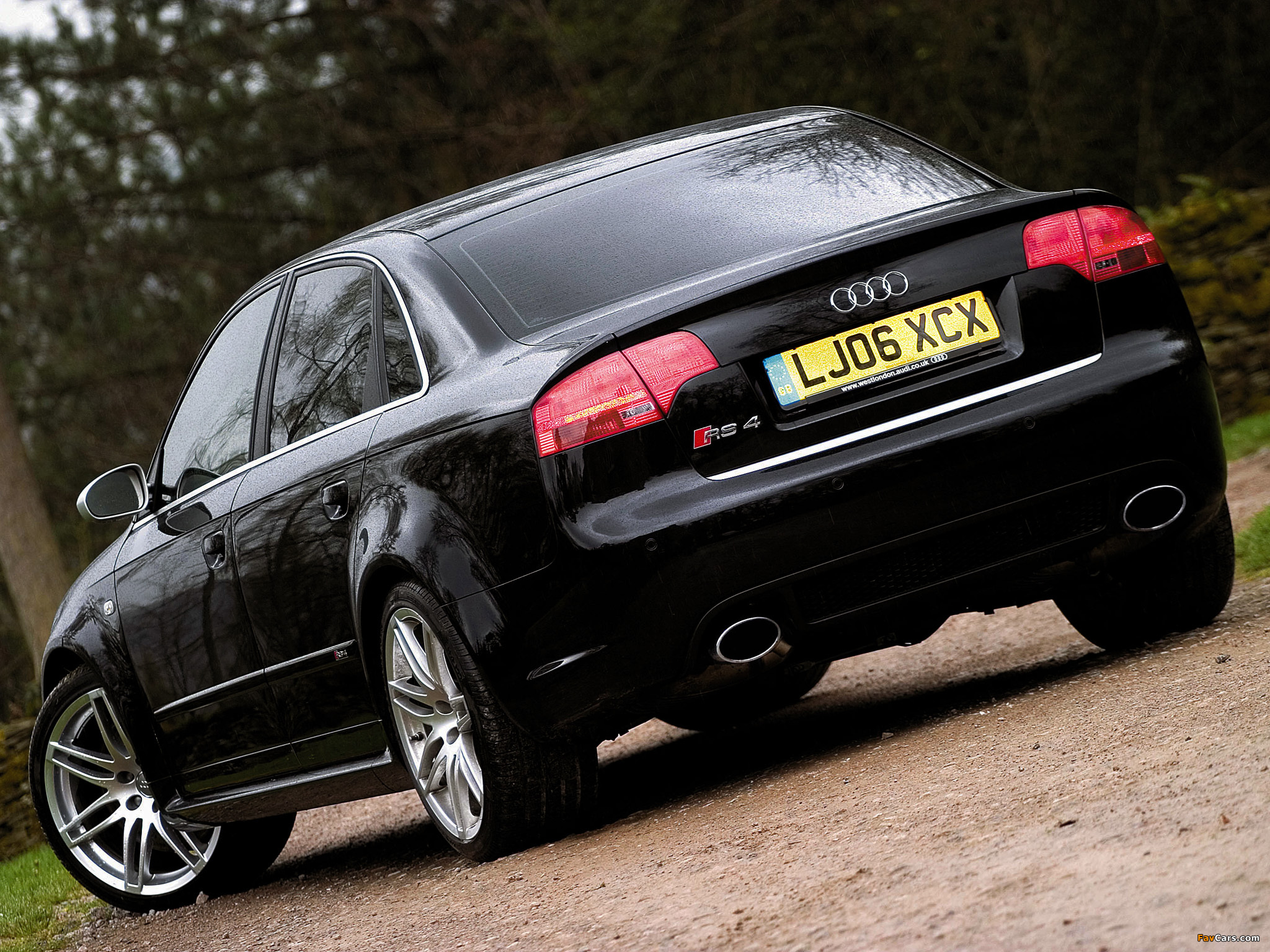 Photos of Audi RS4 Sedan UK-spec (B7,8E) 2005–07 (2048 x 1536)
