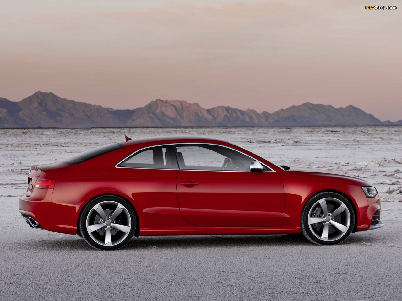 Audi RS5 Coupe 2012 wallpapers (1280 x 960)
