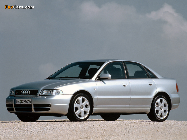 Audi S4 Sedan (B5,8D) 1997–2002 images (640 x 480)
