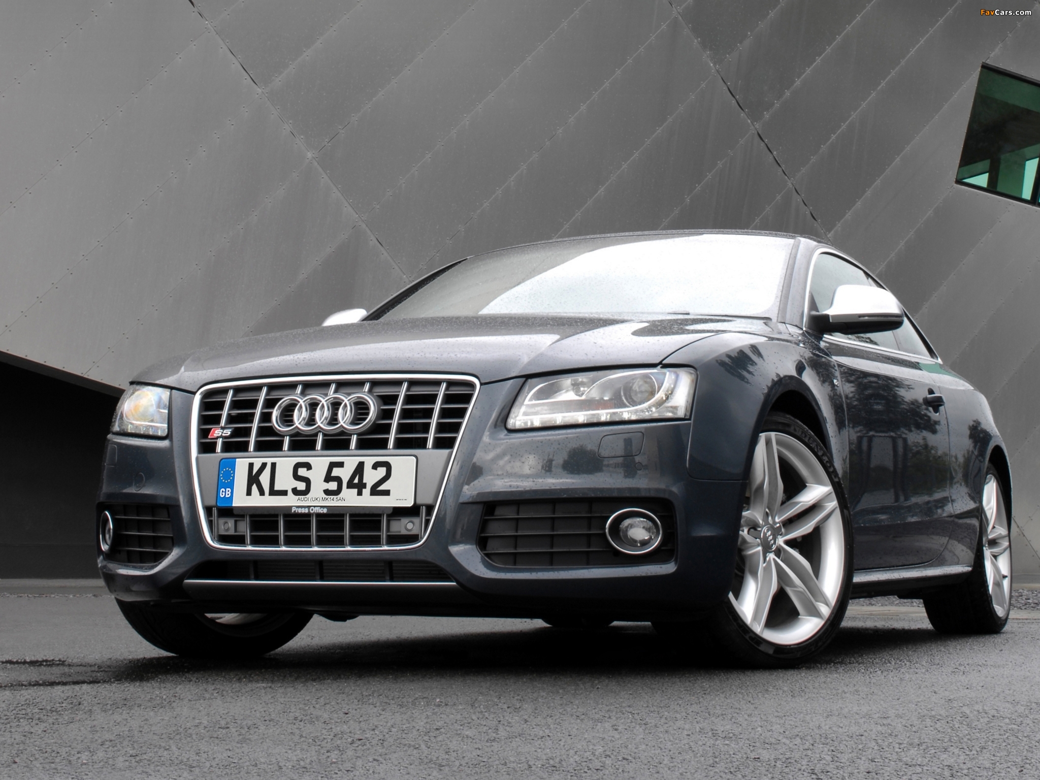 Images of Audi S5 Coupe UK-spec 2008–11 (2048 x 1536)