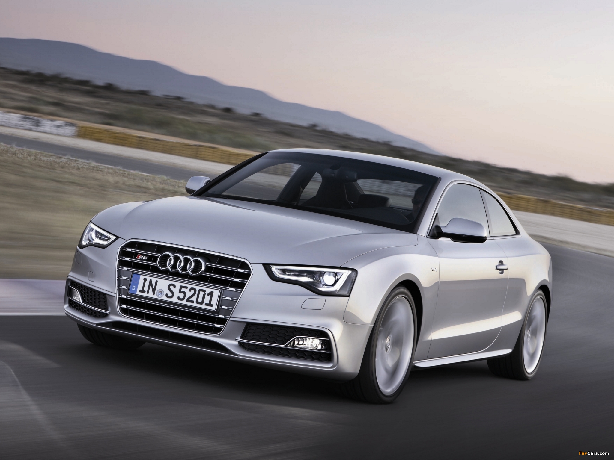 Audi S5 Coupe 2011 wallpapers (2048 x 1536)