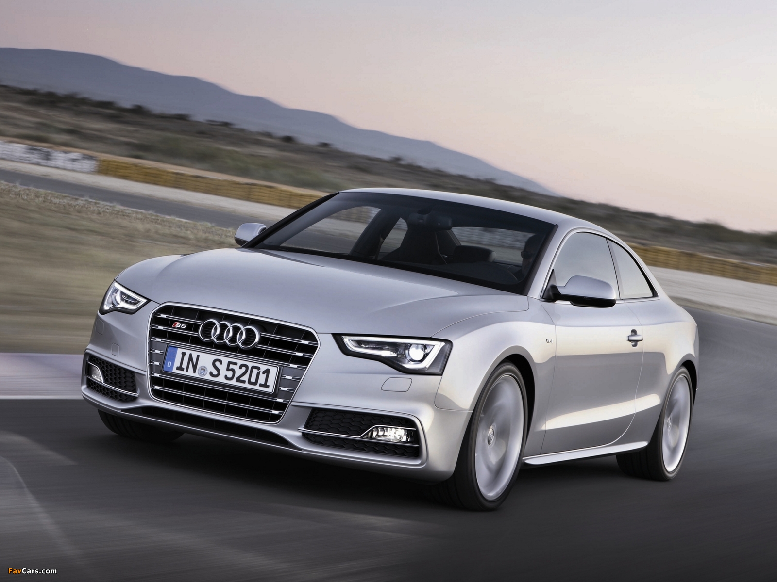 Audi S5 Coupe 2011 wallpapers (1600 x 1200)