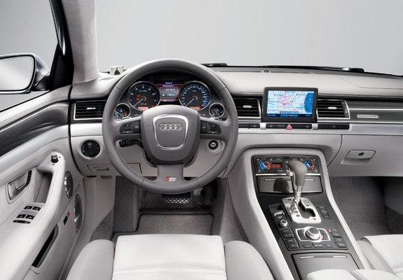 Audi S8 (D3) 2005–08 photos