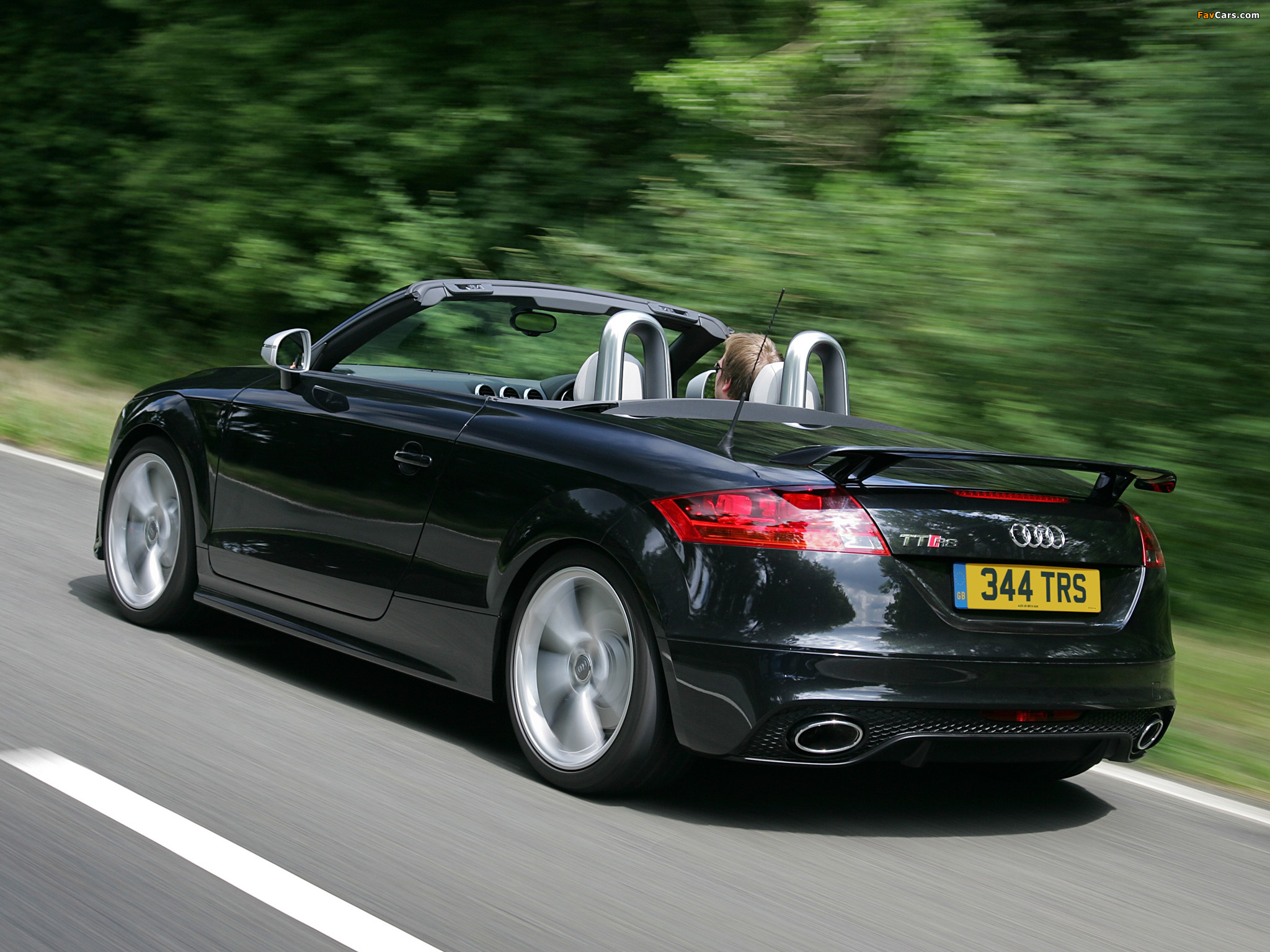 Audi TT RS Roadster UK-spec (8J) 2009 photos (2048 x 1536)