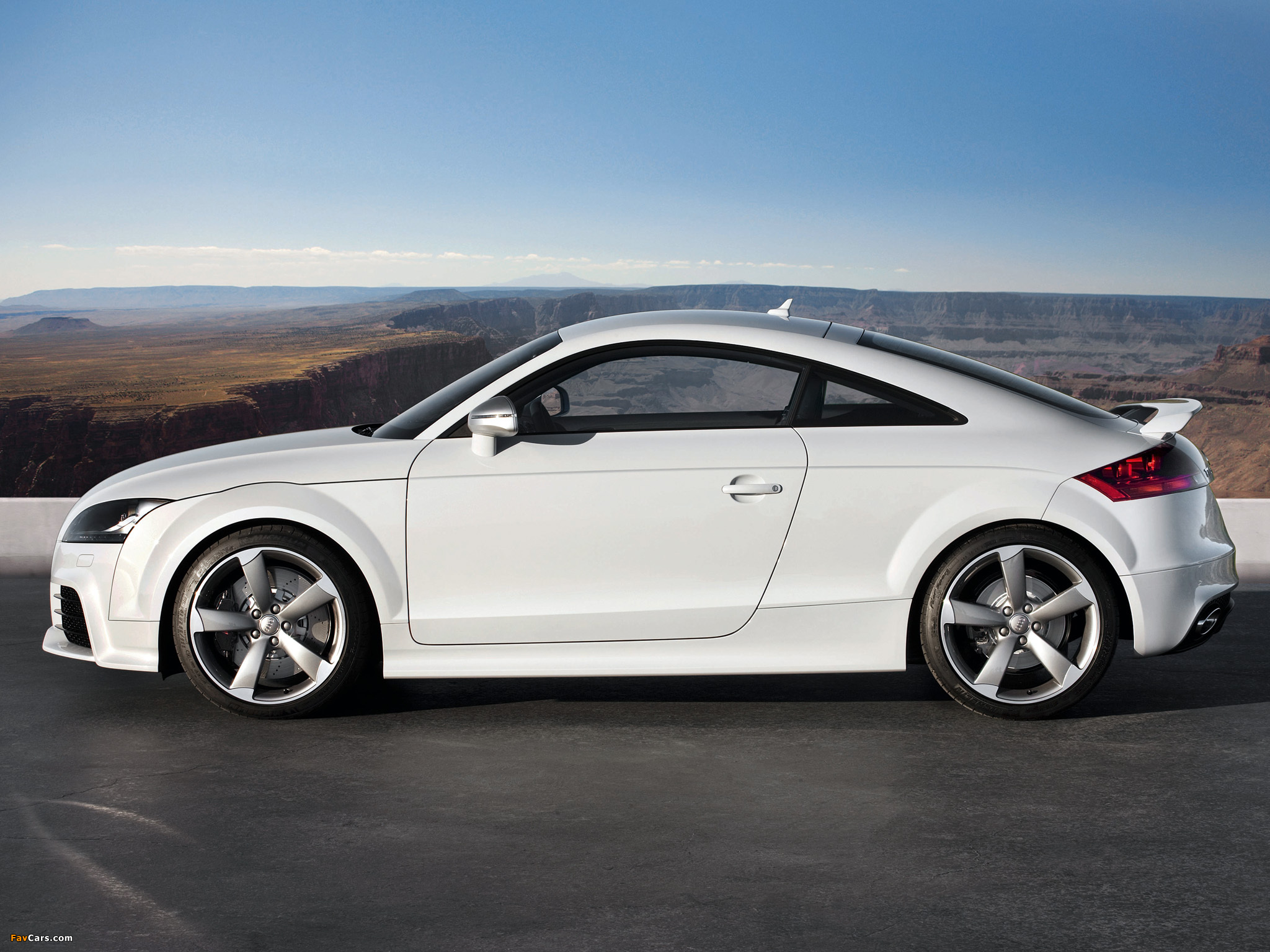 Audi TT RS Coupe (8J) 2009 pictures (2048 x 1536)