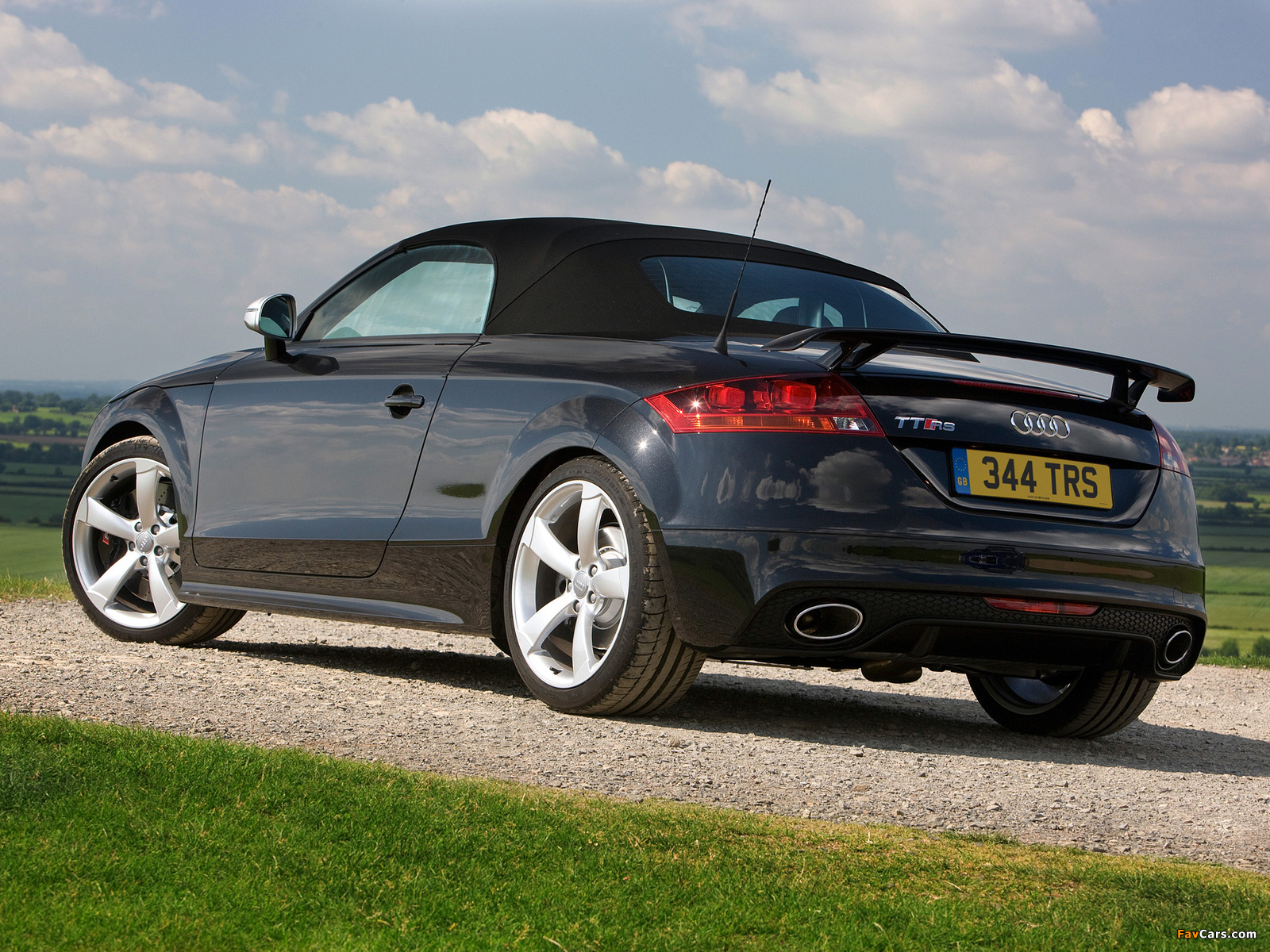 Audi TT RS Roadster UK-spec (8J) 2009 wallpapers (1600 x 1200)