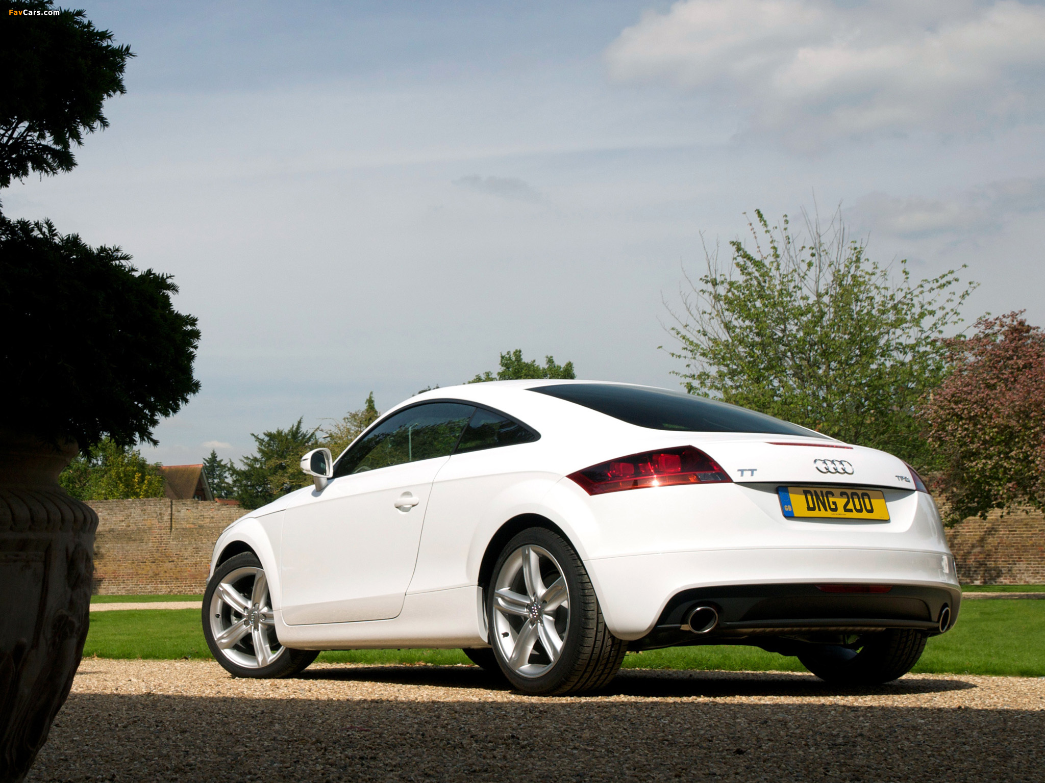 Audi TT 2.0 TFSI Coupe UK-spec (8J) 2010 images (2048 x 1536)