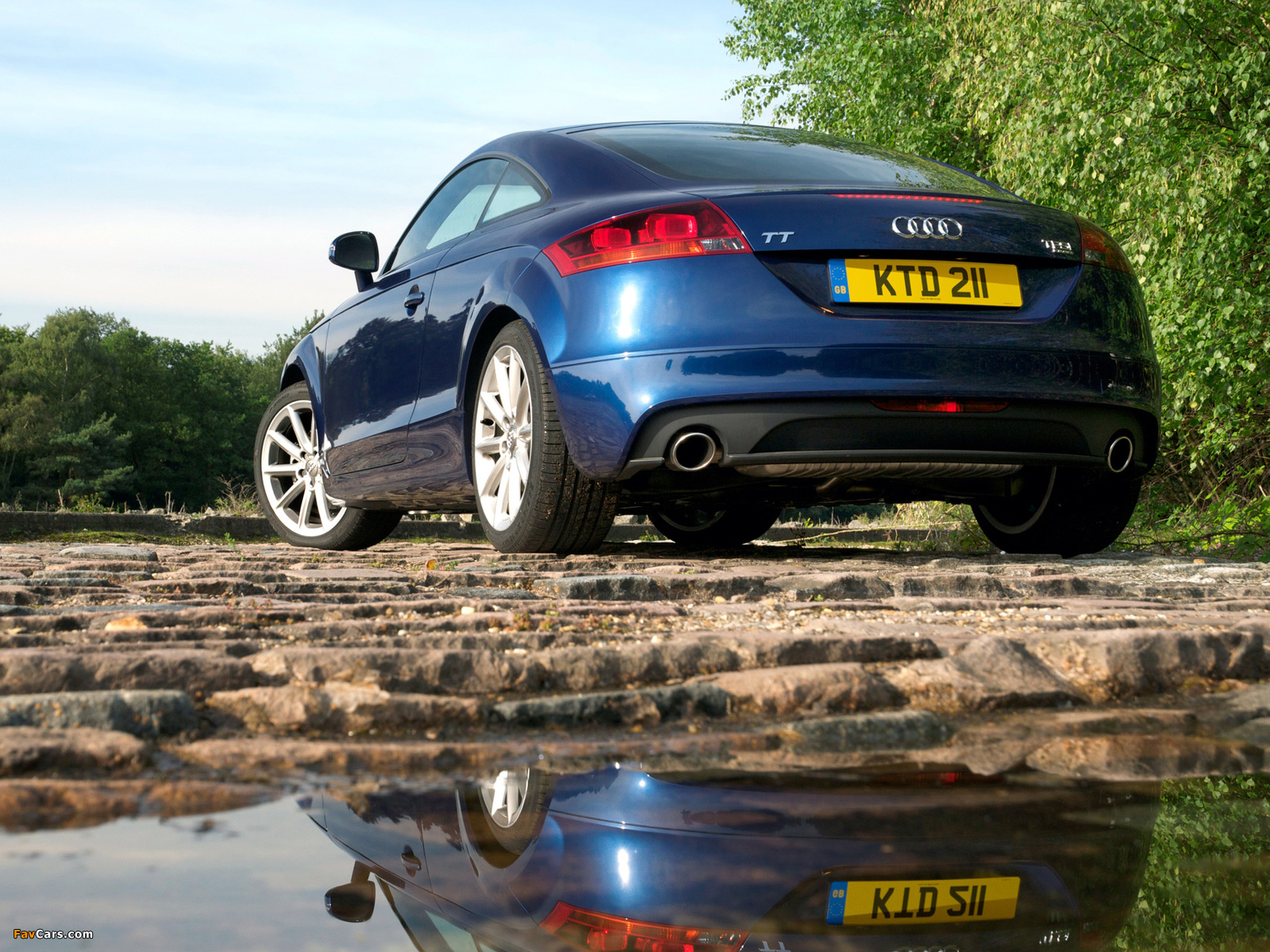 Audi TT 2.0 TFSI quattro Coupe UK-spec (8J) 2010 images (1600 x 1200)