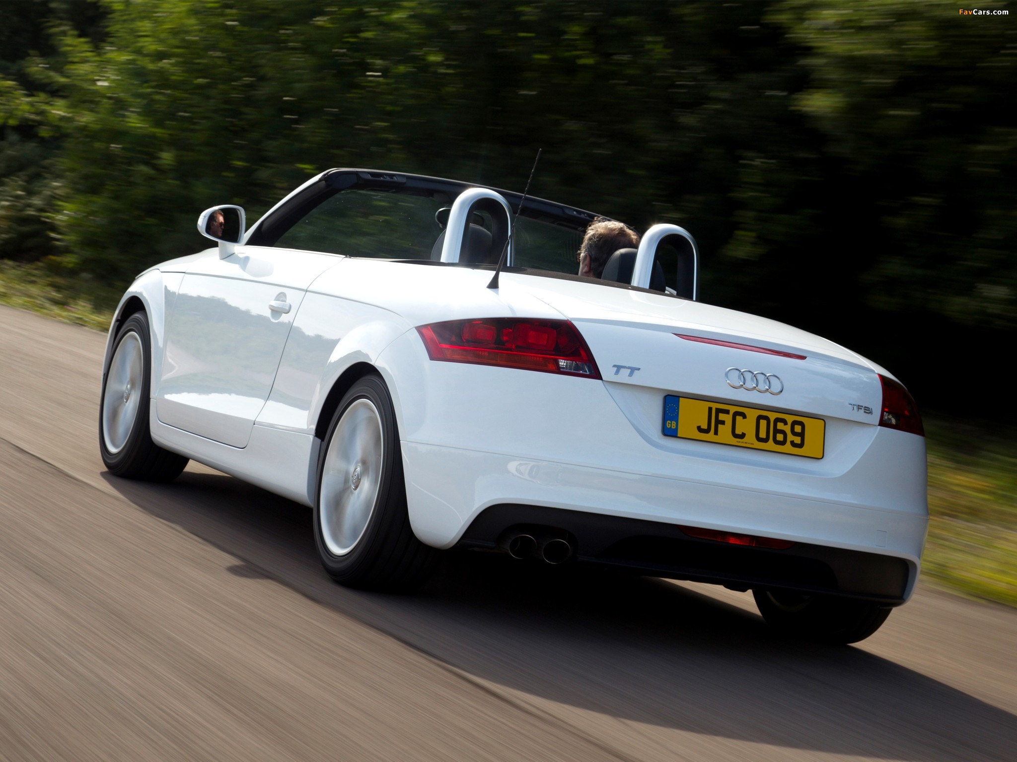 Audi TT 1.8 TFSI Roadster UK-spec (8J) 2010 images (2048 x 1536)