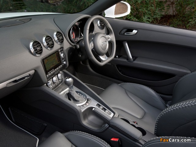 Audi TT 2.0 TFSI quattro Roadster UK-spec (8J) 2010 photos (640 x 480)