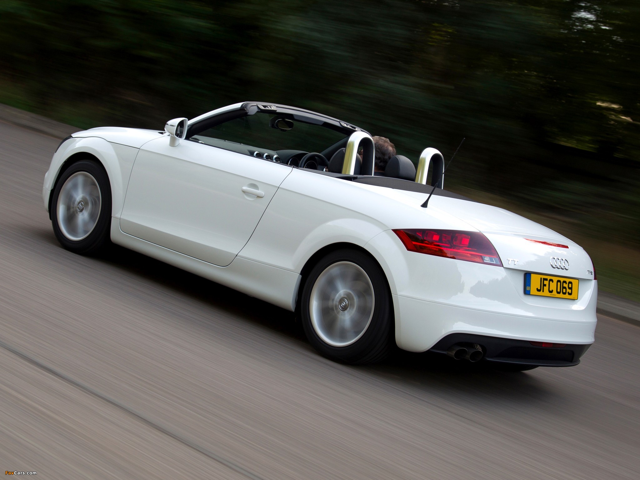 Audi TT 1.8 TFSI Roadster UK-spec (8J) 2010 wallpapers (2048 x 1536)