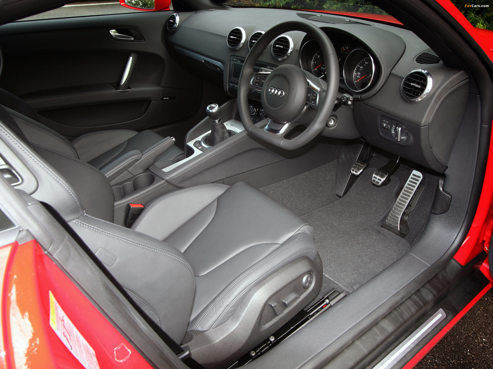 Images of Audi TT Coupe UK-spec (8J) 2006–10 (2048 x 1536)