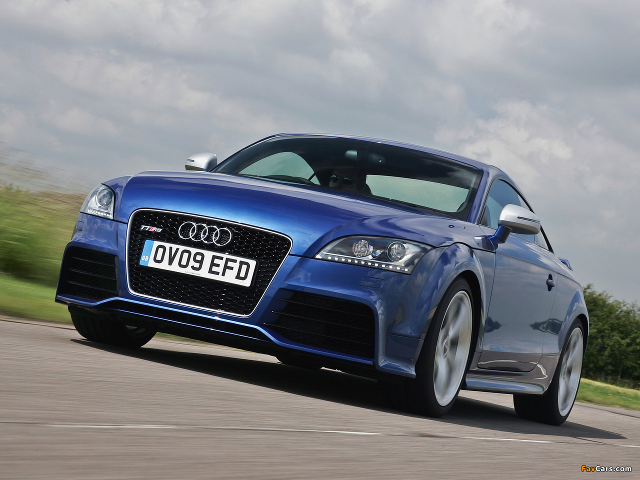 Images of Audi TT RS Coupe UK-spec (8J) 2009 (1280 x 960)