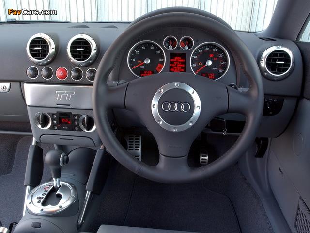 Photos of Audi TT 3.2 quattro Coupe UK-spec (8N) 2003–06 (640 x 480)