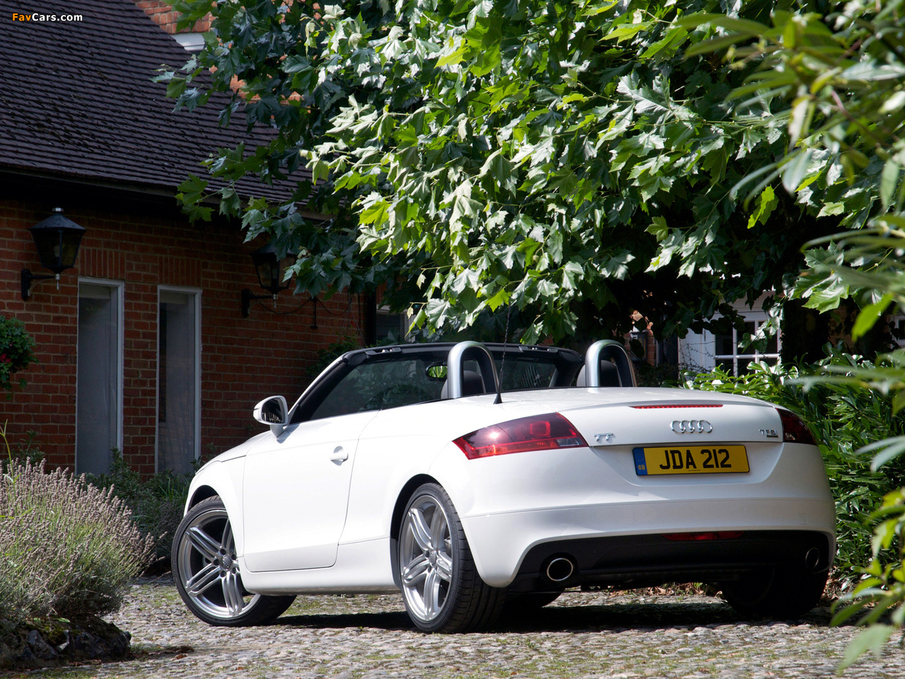 Photos of Audi TT 2.0 TFSI quattro Roadster UK-spec (8J) 2010 (1280 x 960)