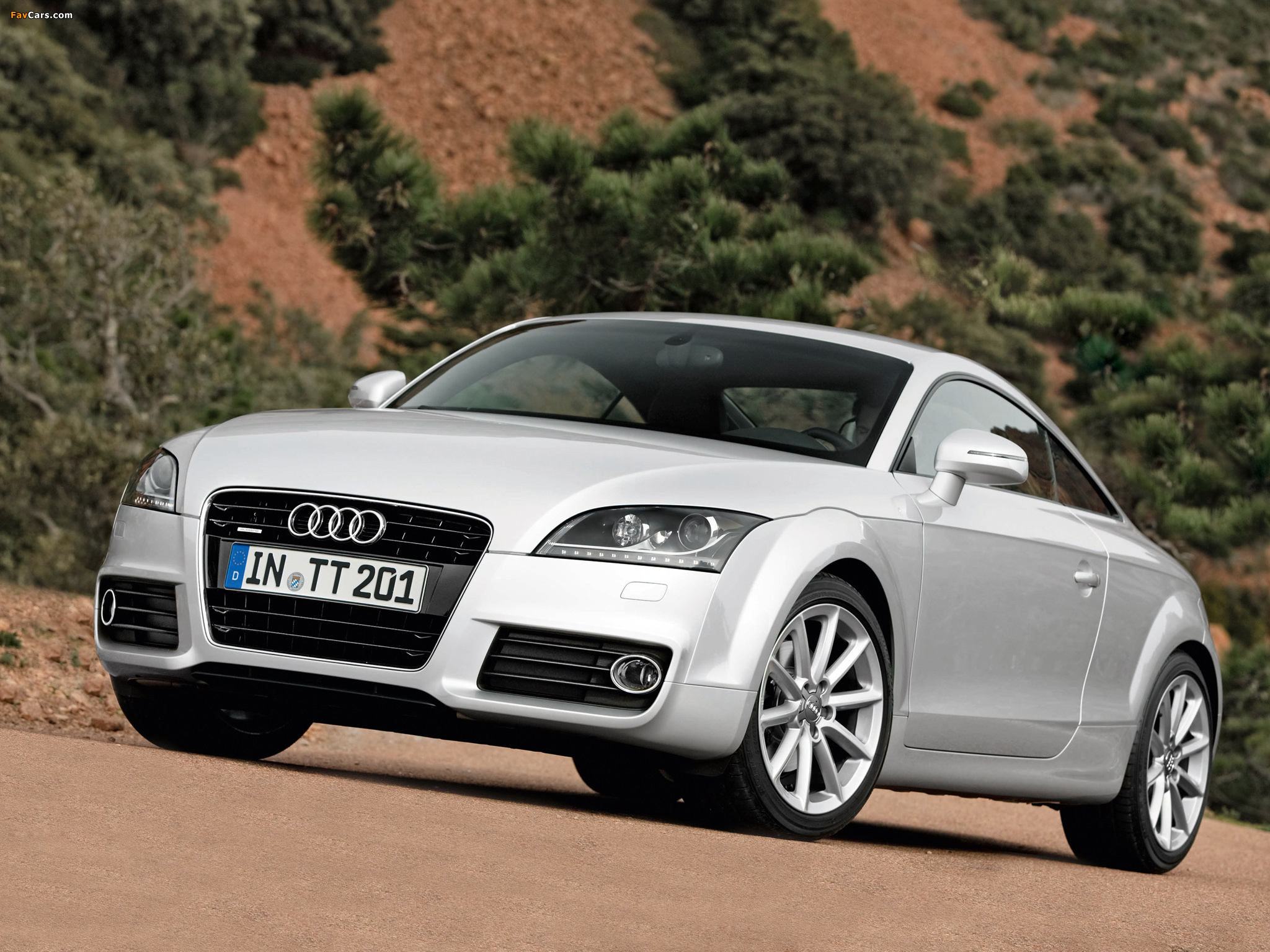 Photos of Audi TT 2.0 TDI quattro Coupe (8J) 2010 (2048 x 1536)