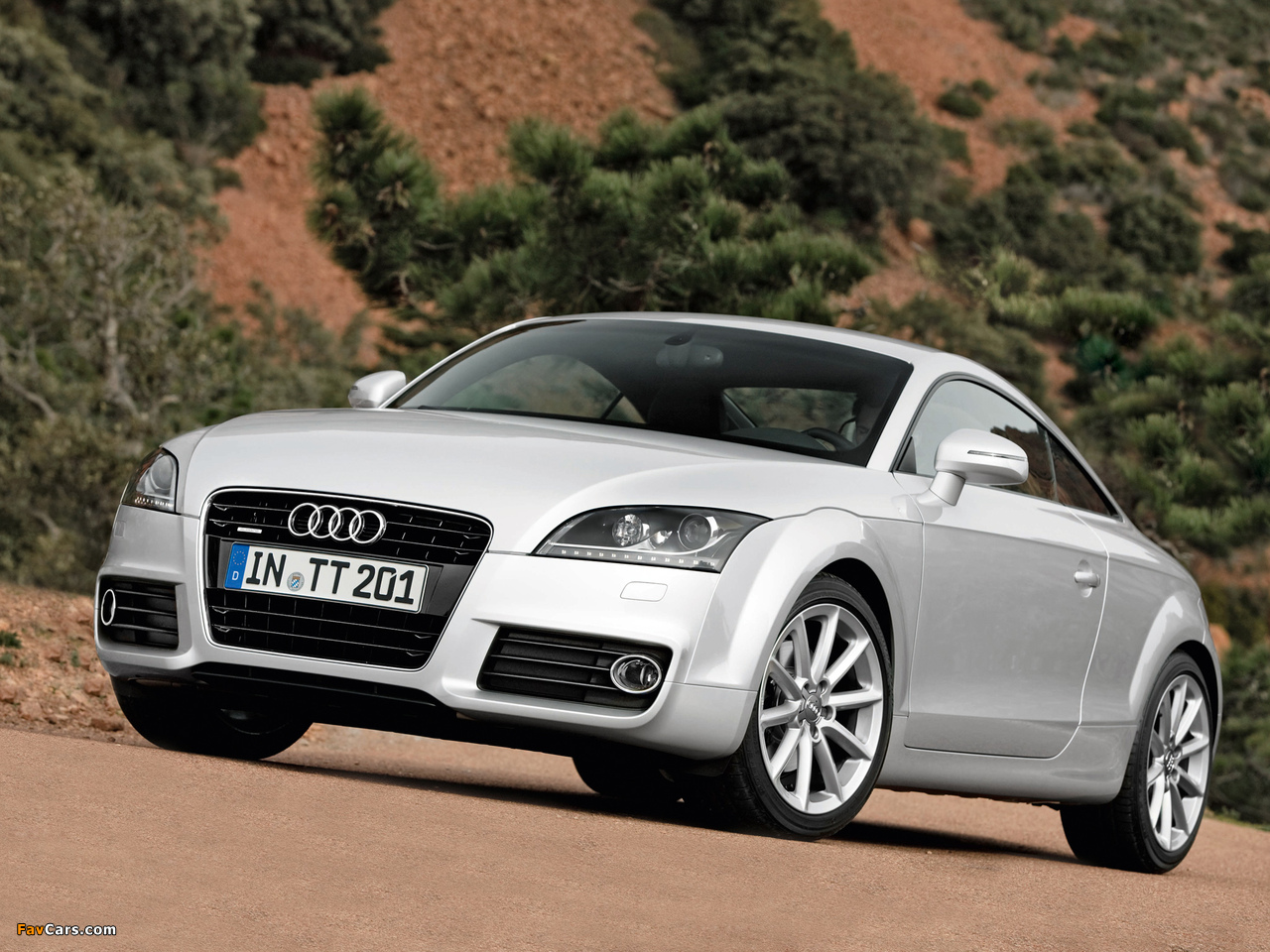 Photos of Audi TT 2.0 TDI quattro Coupe (8J) 2010 (1280 x 960)