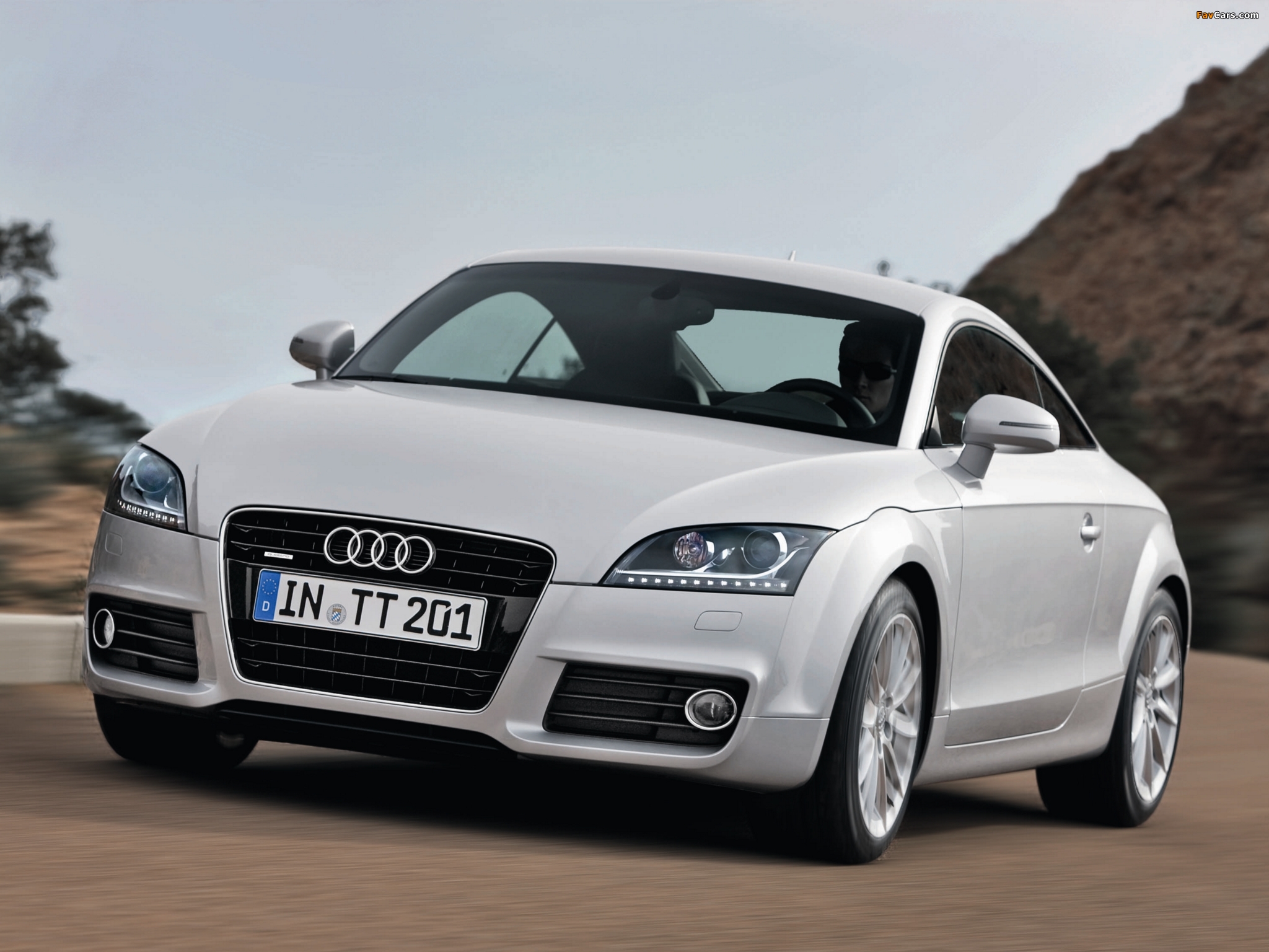 Pictures of Audi TT 2.0 TDI quattro Coupe (8J) 2010 (2048 x 1536)