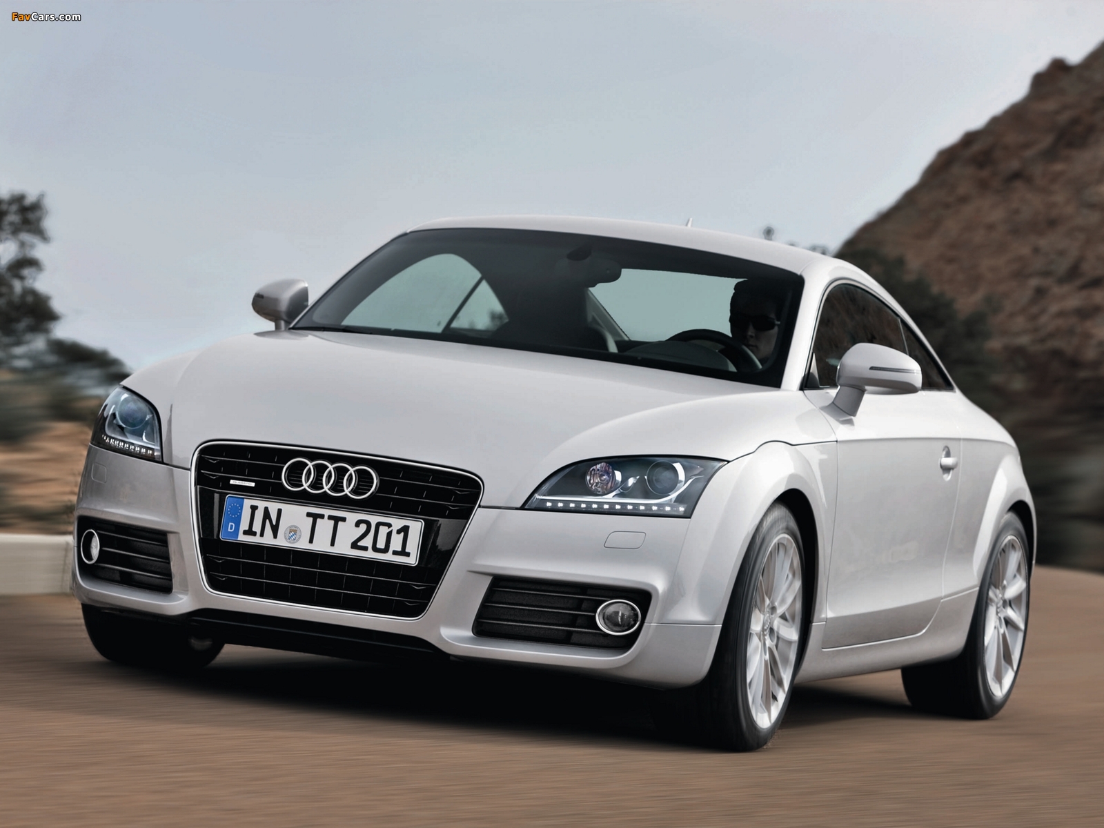 Pictures of Audi TT 2.0 TDI quattro Coupe (8J) 2010 (1600 x 1200)