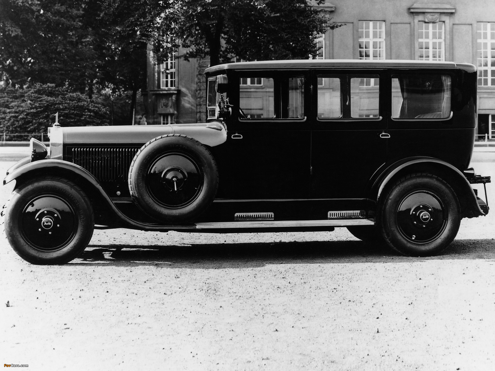 Images of Audi Typ M 18/70 PS Pullman-Limousine 1925–28 (2048 x 1536)