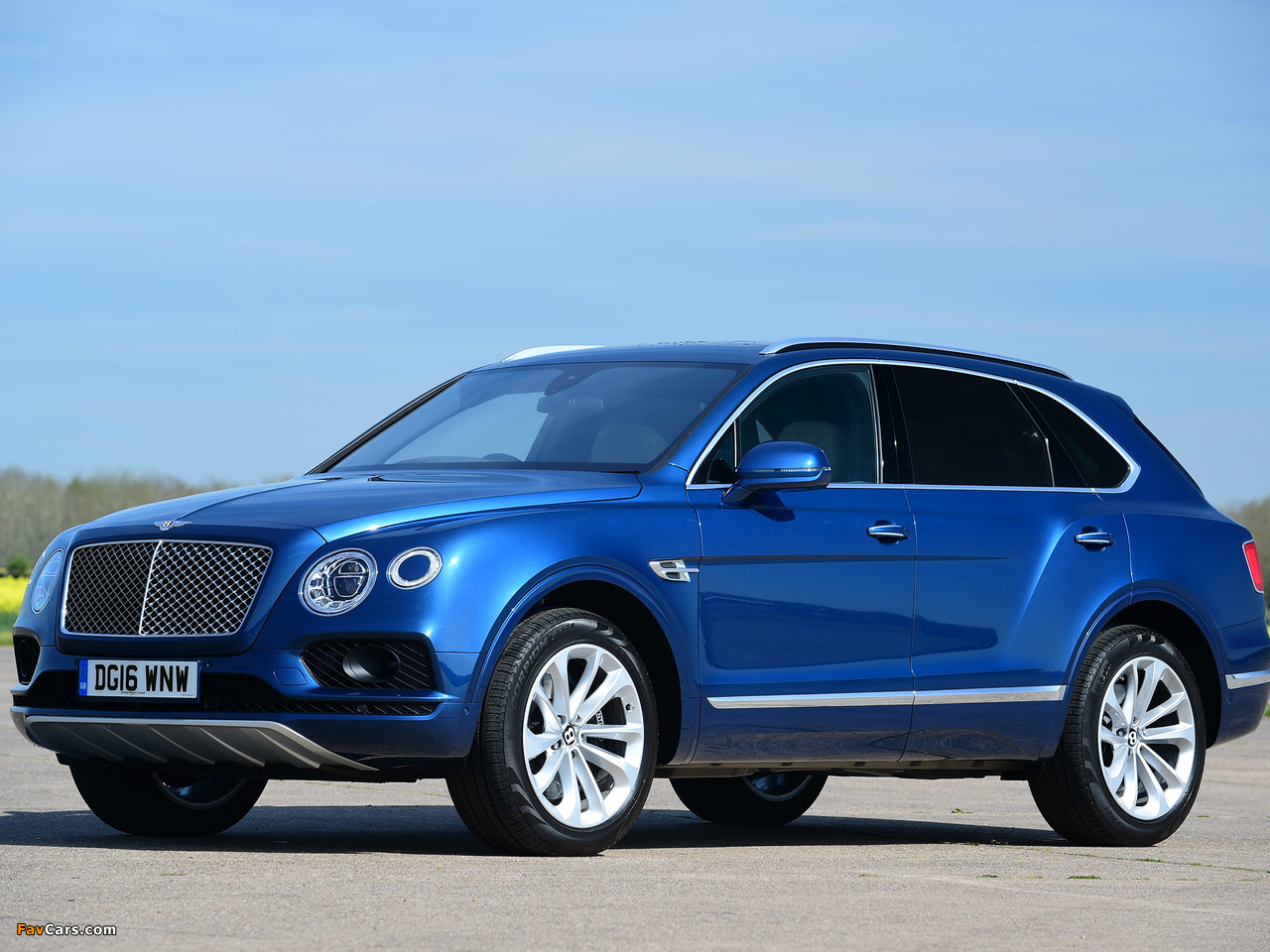 Bentley Bentayga UK-spec 2016 pictures (1280 x 960)