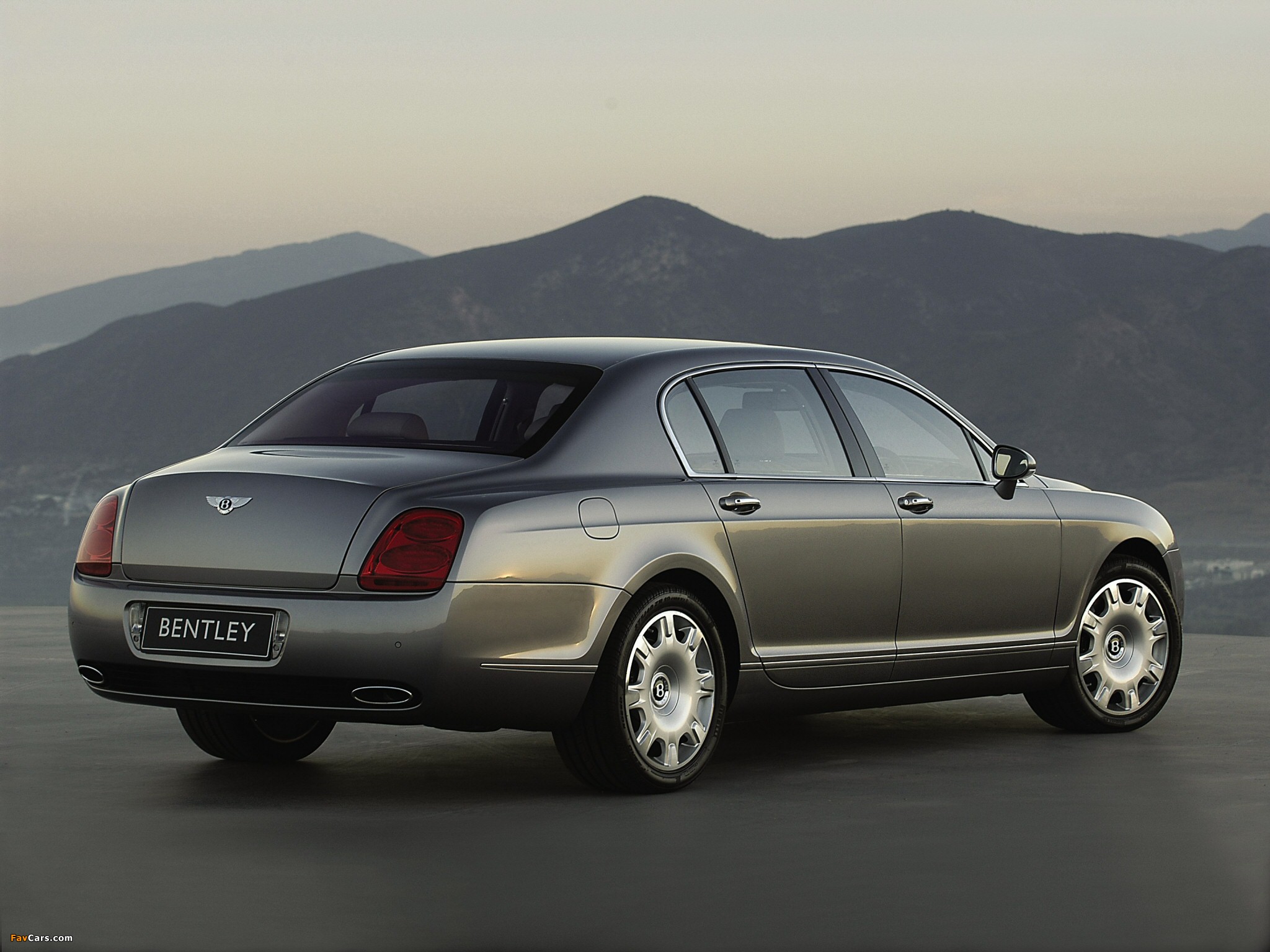 Bentley Continental Flying Spur 2005–08 wallpapers (2048 x 1536)