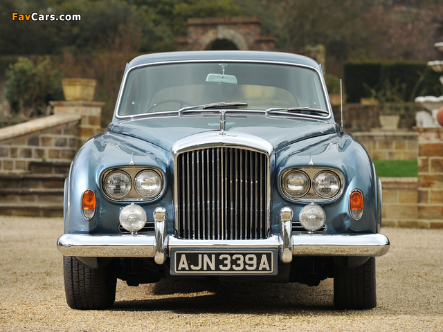 Photos of Bentley S3 Continental Flying Spur Saloon by Mulliner 1963–65 (640 x 480)