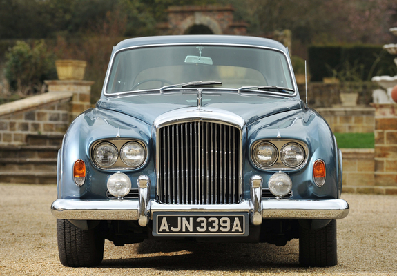 Photos of Bentley S3 Continental Flying Spur Saloon by Mulliner 1963–65