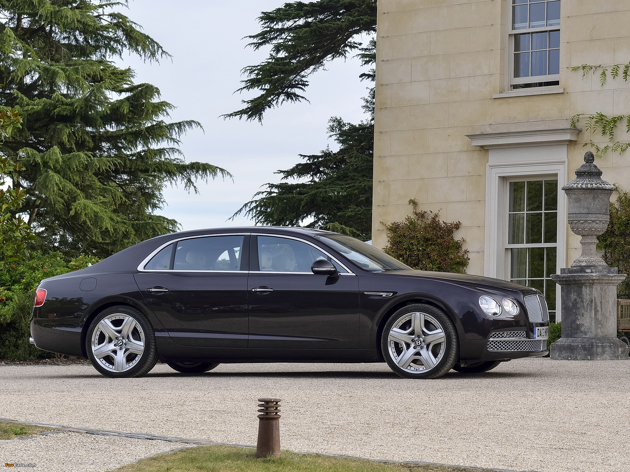 Pictures of Bentley Flying Spur UK-spec 2013 (2048 x 1536)