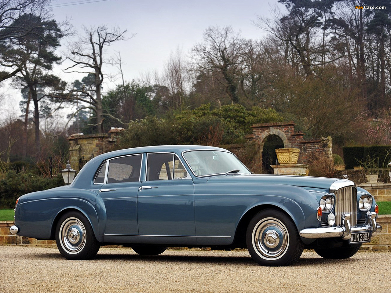 Pictures of Bentley S3 Continental Flying Spur Saloon by Mulliner 1963–65 (1280 x 960)