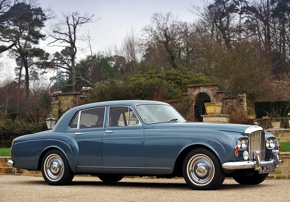 Pictures of Bentley S3 Continental Flying Spur Saloon by Mulliner 1963–65
