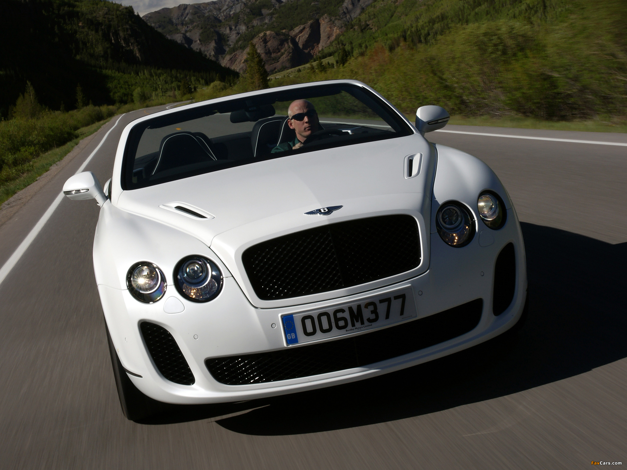 Bentley Continental Supersports Convertible 2010–11 pictures (2048 x 1536)