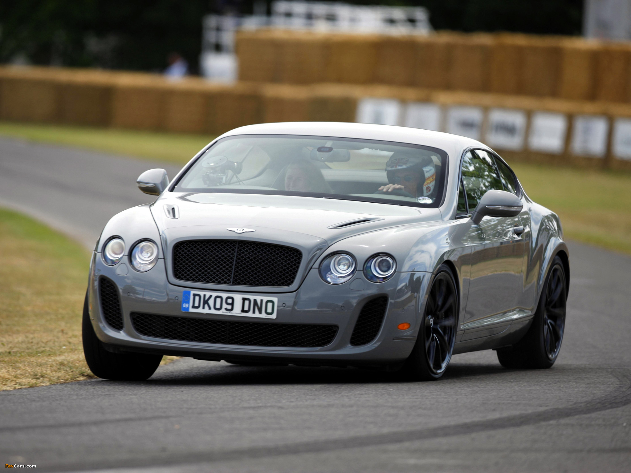 Images of Bentley Continental Supersports 2009–11 (2048 x 1536)