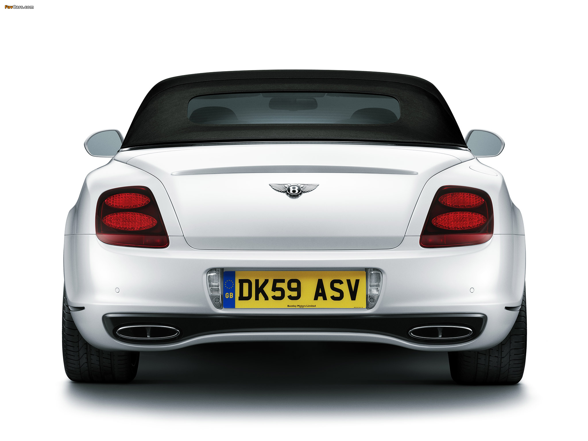 Images of Bentley Continental Supersports Convertible 2010–11 (2048 x 1536)