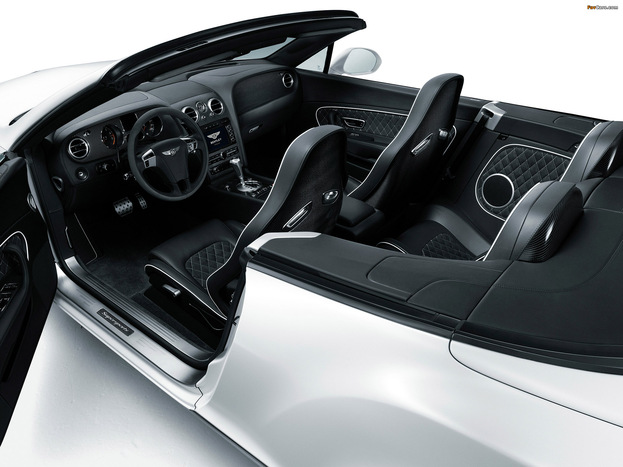 Images of Bentley Continental Supersports Convertible 2010–11 (2048 x 1536)