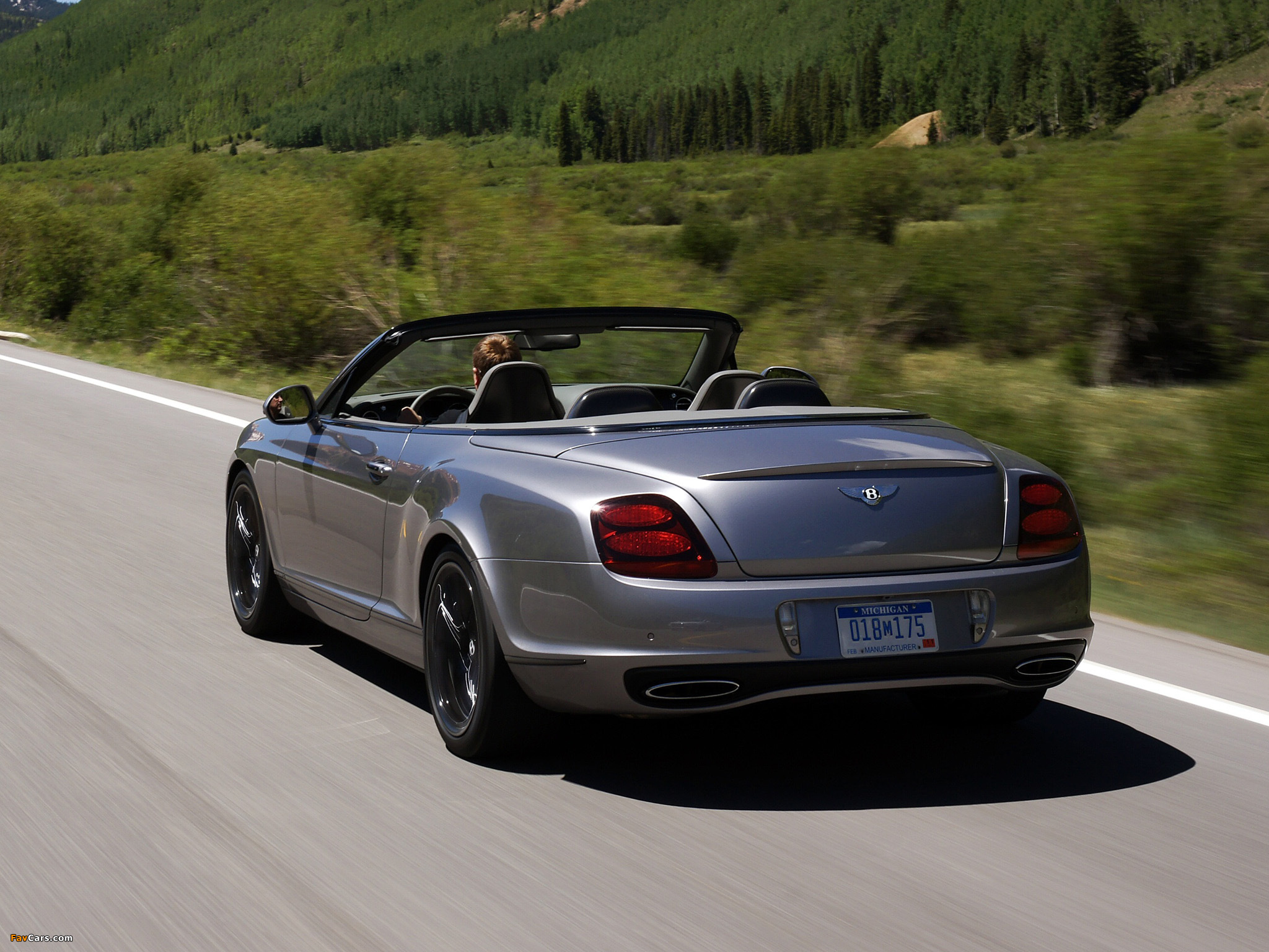 Images of Bentley Continental Supersports Convertible 2010–11 (2048 x 1536)