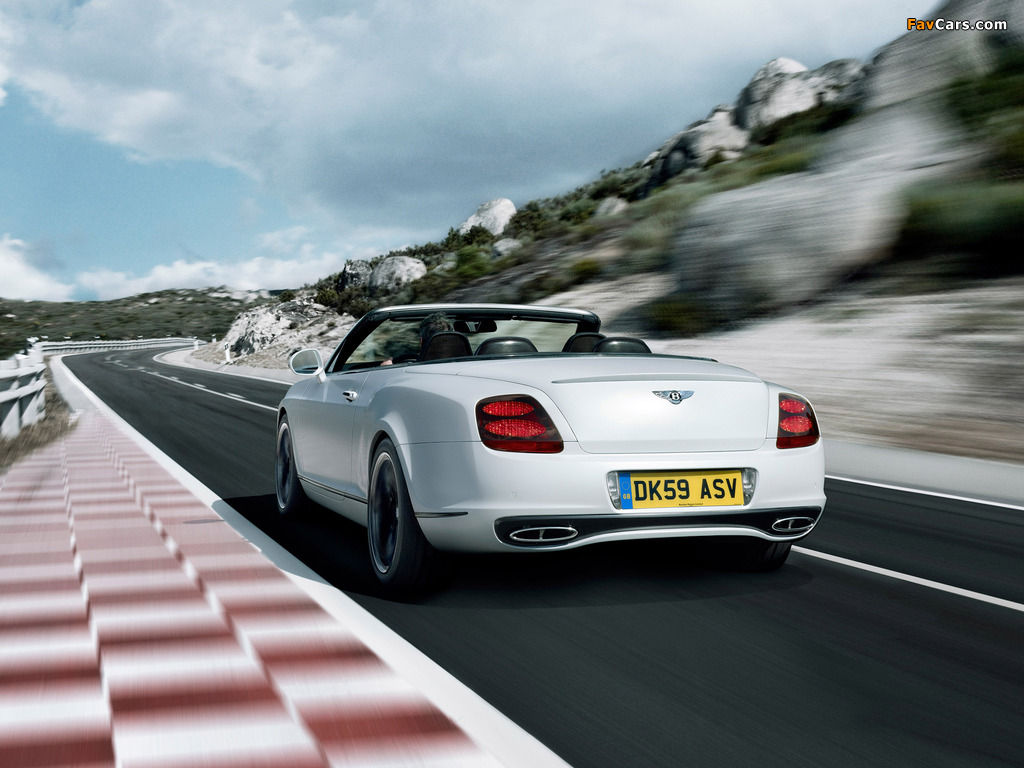 Images of Bentley Continental Supersports Convertible 2010–11 (1024 x 768)