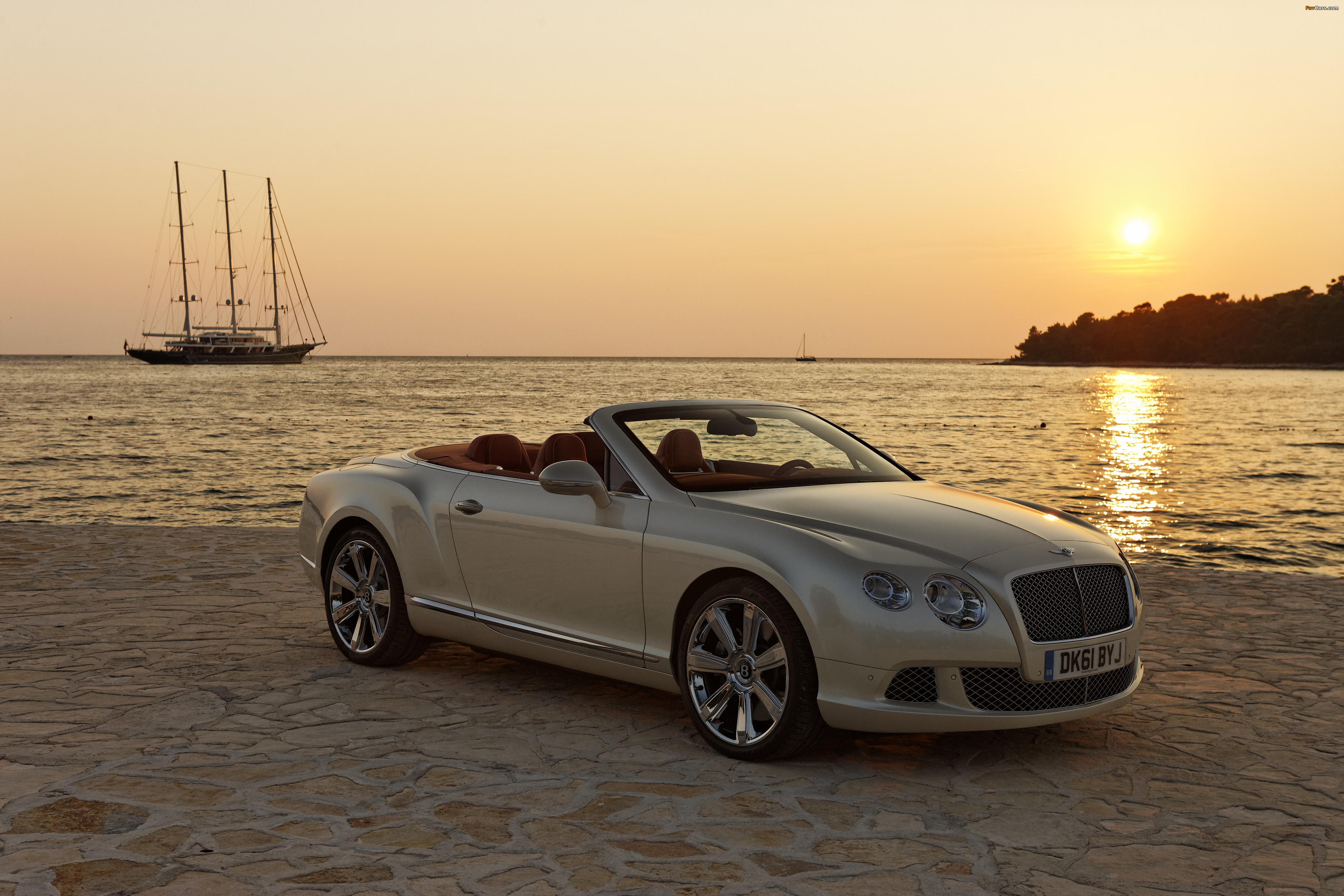 Images of Bentley Continental GT Convertible 2011–15 (4096 x 2731)