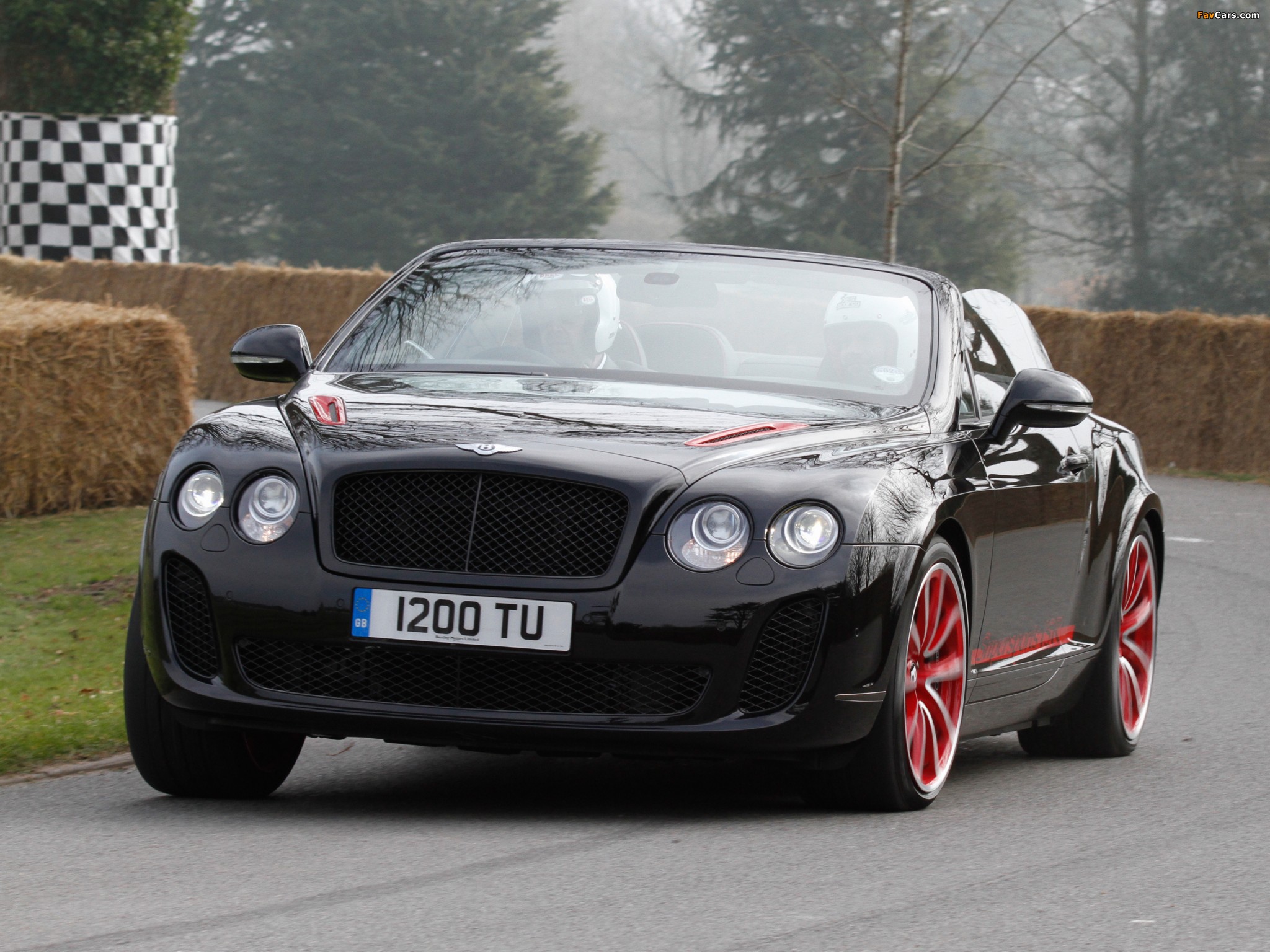 Images of Bentley Continental Supersports ISR Mulliner Package Convertible 2011 (2048 x 1536)