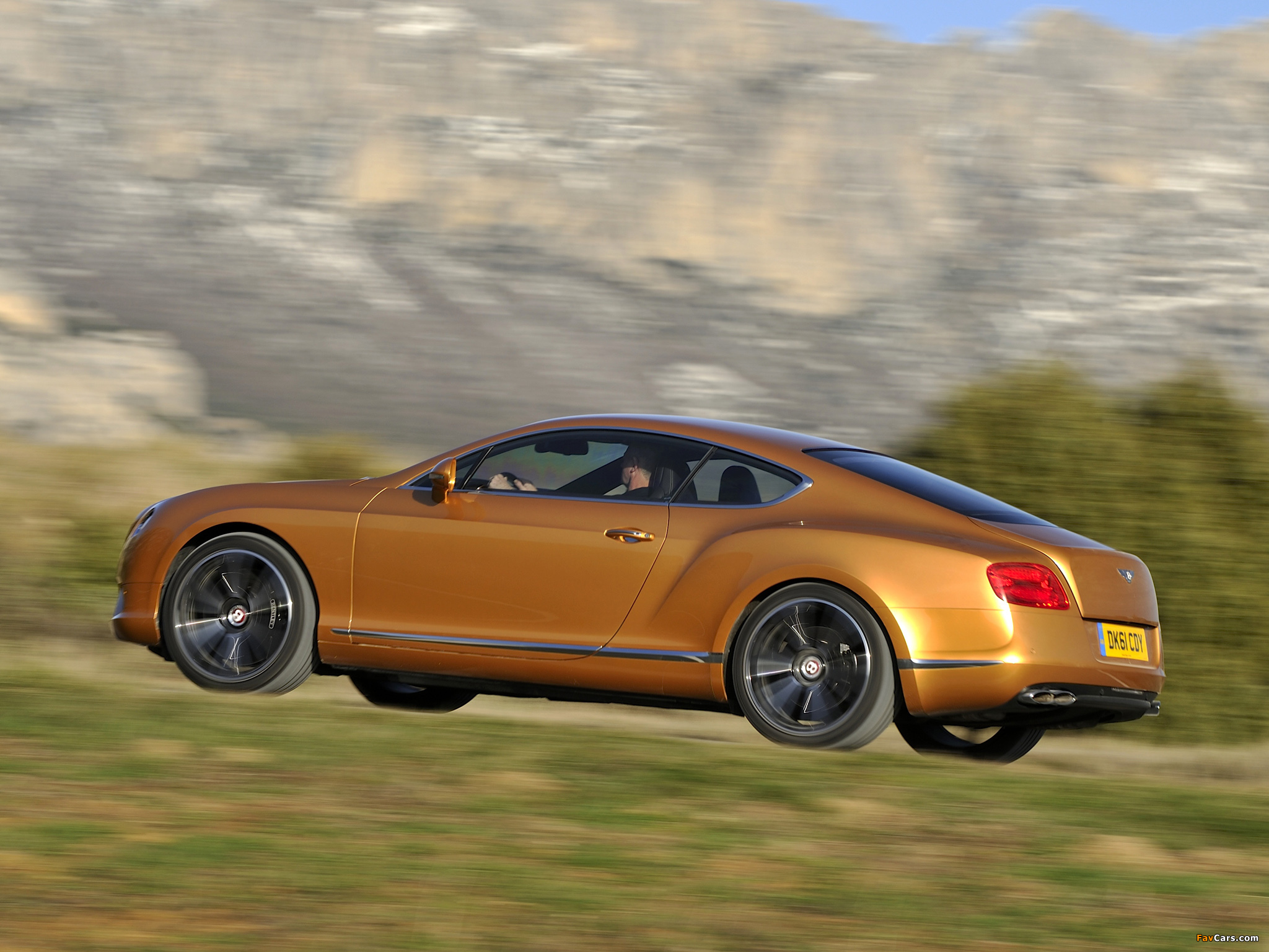 Images of Bentley Continental GT V8 2012 (2048 x 1536)