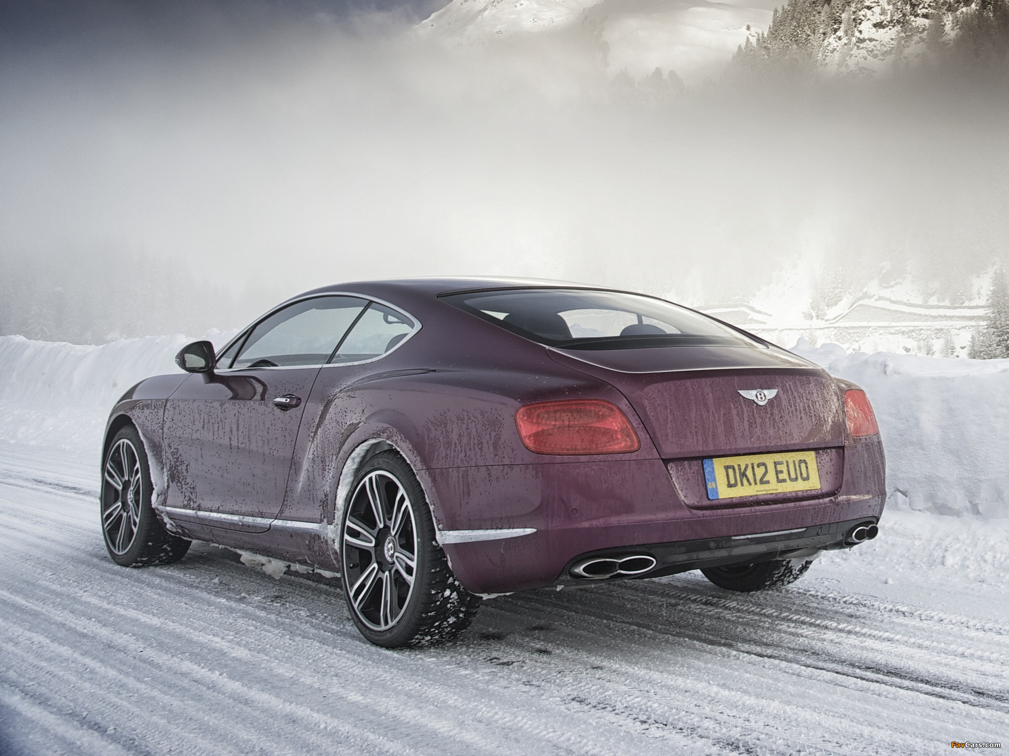 Images of Bentley Continental GT V8 UK-spec 2012 (2048 x 1536)