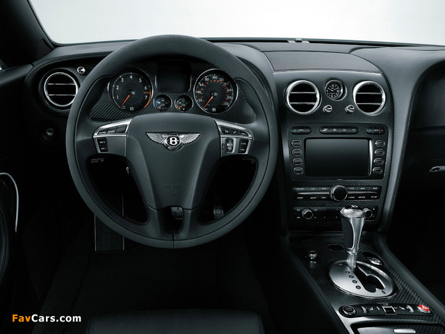 Photos of Bentley Continental Supersports Convertible 2010–11 (640 x 480)